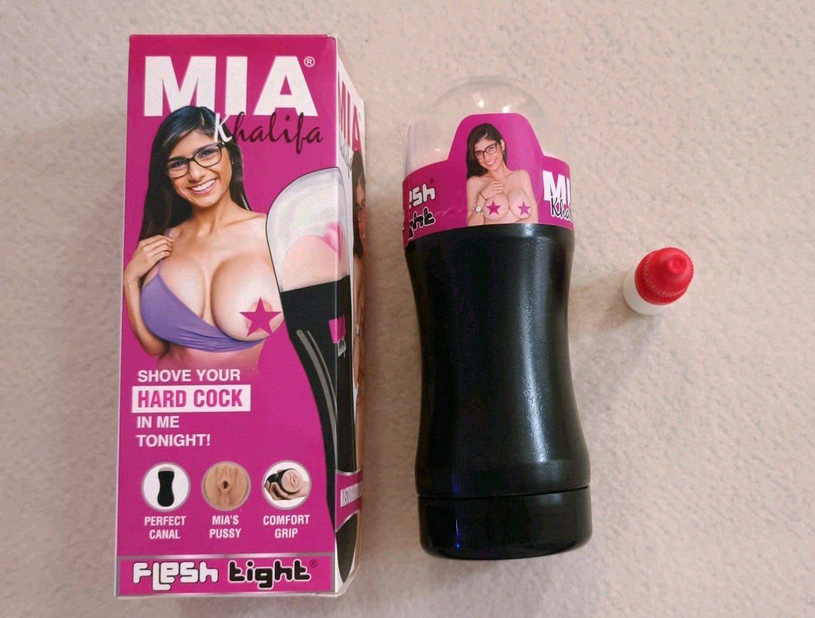 Mia Khalifa Show Hard Cock